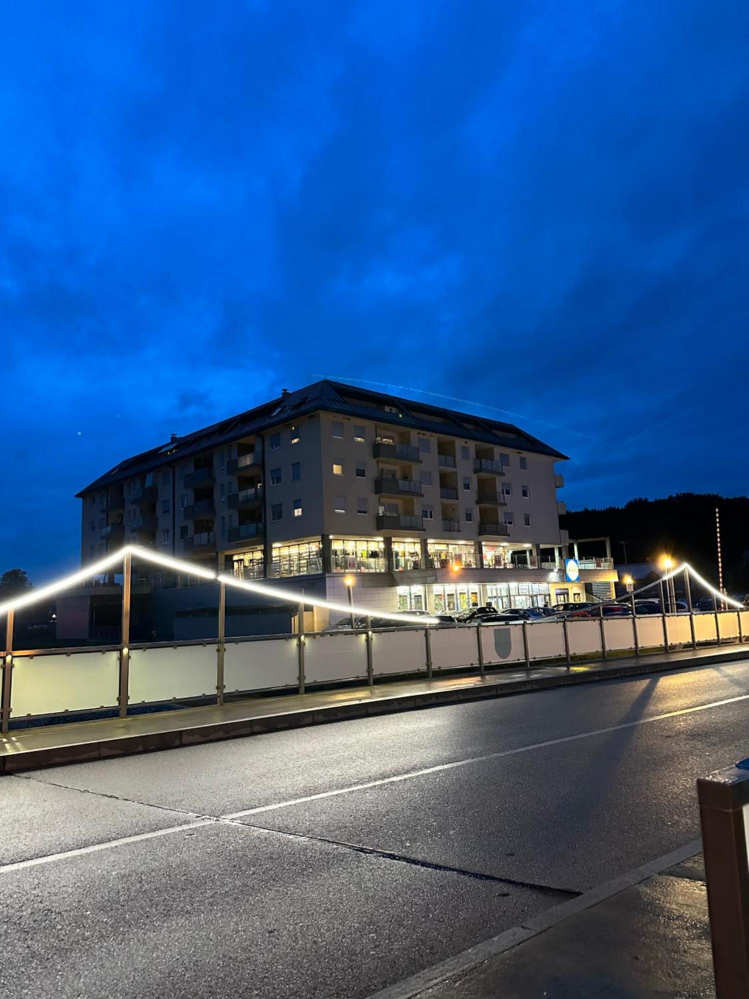 Apartman Eva, Moderan Stan U Srcu Zagorja คาปรินา ภายนอก รูปภาพ